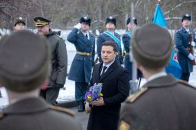 Volodymyr Zelenskyi took part in the ceremony of honoring the Heroes of Kruty