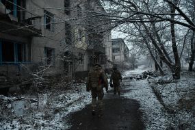 Ukrainian servicemen