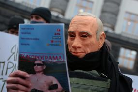 An activist in the image of Vladimir Putin
