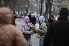 The participant of the action presents flowers