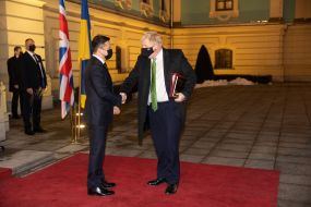 Vladimir Zelensky and Boris Johnson