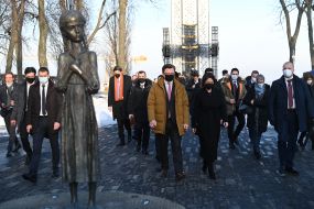 Dmytro Kuleba and Annalena Berbok visited the National Museum of the Holodomor Genocide