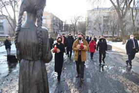 Dmytro Kuleba and Annalena Berbok visited the National Museum of the Holodomor Genocide