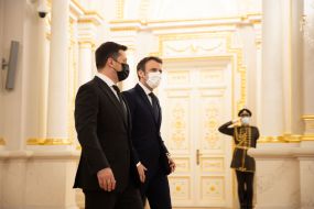 Vladimir Zelensky and Emmanuel Macron