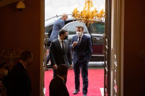 Vladimir Zelensky and Emmanuel Macron