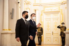 Vladimir Zelensky and Emmanuel Macron