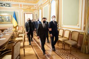 Vladimir Zelensky and Emmanuel Macron