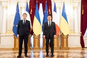 Vladimir Zelensky and Emmanuel Macron