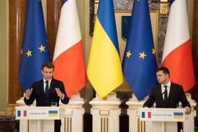 Vladimir Zelensky and Emmanuel Macron