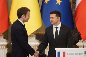 Vladimir Zelensky and Emmanuel Macron