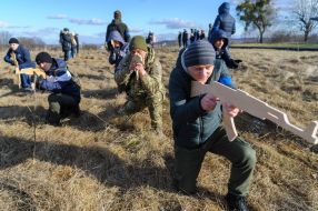 Military training for the civilian population in Lviv