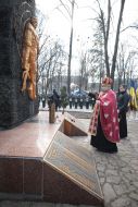 The priest consecrates a monument to internationalist soldiers