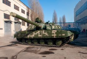 Танк Т-64БМ2 на территории завода