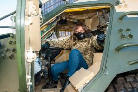 Armored personnel carrier