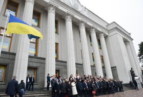 Singing the anthem of Ukraine near the Verkhovna Rada