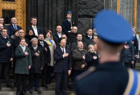 Singing the anthem of Ukraine near the Cabinet of Ministers