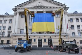 Flag of Ukraine on the building of Zaporizhia City Council