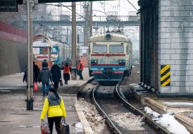 Потяг на залізничному вокзалі у Харкові