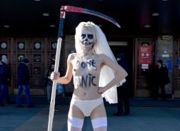 FEMEN campaign "Don't panic!" at the Central Railway Station