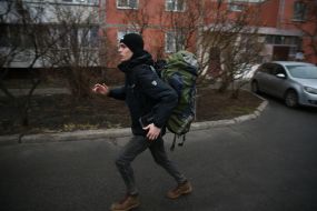 A young man is running in Kyiv