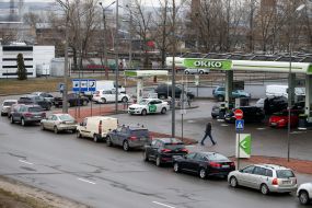 Очередь из автомобилей на заправку в Киеве