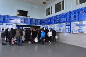 Residents of Zaporozhye at the station