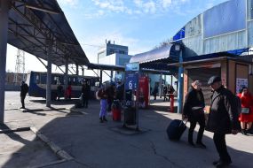 Residents of Zaporozhye at the station