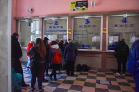 Residents of Zaporozhye at the station