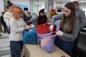 Работники ЦОАУ и волонтеры принимают помощь от прикарпатцев в Ивано-Франковске