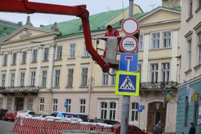 Дорожні знаки у центрі Львова