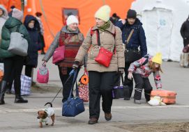Беженцы на улице во Львове