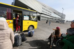 Эвакуационный автобус для переселенцев во Львове