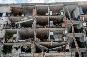 Разрушенный дом в результате обстрелов в Харькове