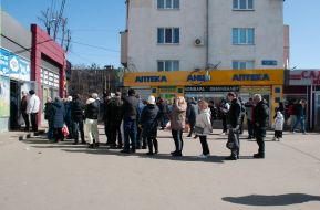 The queue to the store for bread in Kharkiv