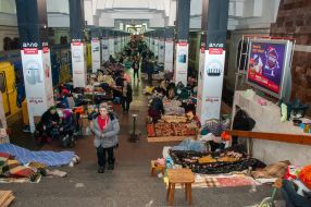 People are hiding from shelling in the subway in Kharkiv