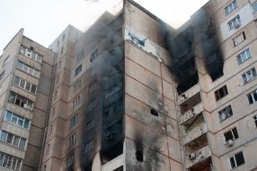 A fire in a residential building caused by the shelling of Kharkiv
