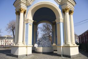 Sandbags near the Samson Fountain Kontraktova Square