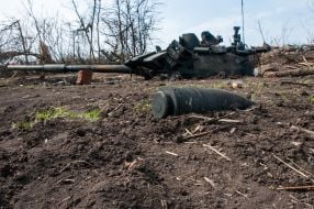 The tower of the lined tank and the shell of the Russian occupiers