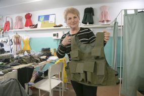 A volunteer holds a tactical unloading in a sewing shop in the town of Stryi