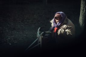 Old woman during the evacuation from Chernihiv