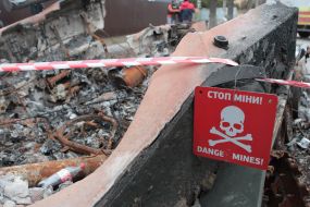 "Stop! Mine!" Sign in Bucha