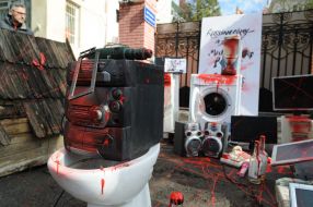 Various things that are most often stolen by Russian marauders near the building of the Russian consulate in Lviv