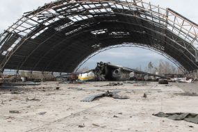 Destroyed by the Russian occupiers the world's largest aircraft AN-225 Dream in the hangar at the airport in Gostomel