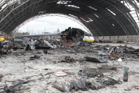 Destroyed by the Russian occupiers the world's largest aircraft AN-225 Dream in the hangar at the airport in Gostomel