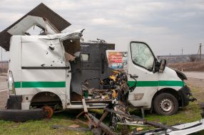Car damaged as a result of shelling in Chuguev