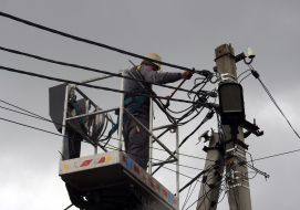 Electricians repair power lines in Gorenka damaged by shelling