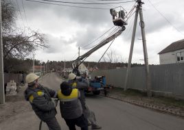 Electricians repair power lines in Gorenka damaged by shelling