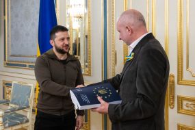Volodymyr Zelensky and Matti Maasikas