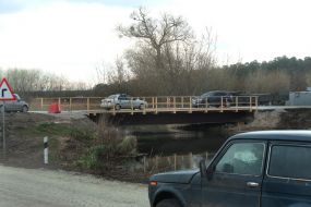 Temporary wooden bridge over the river Irpin in the village of Stoyanka