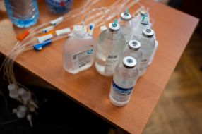 Solutions of drugs for injection